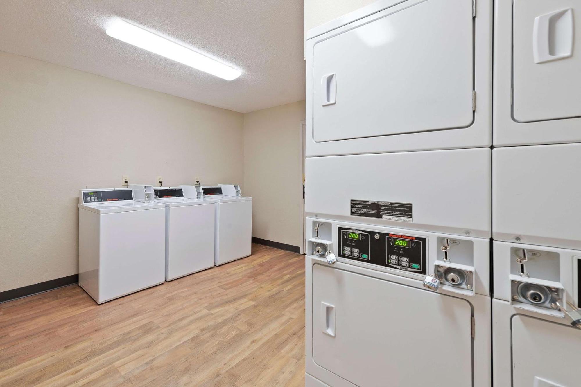 Extended Stay America Select Suites - Charlotte - University Place - E Mccullough Dr Ngoại thất bức ảnh