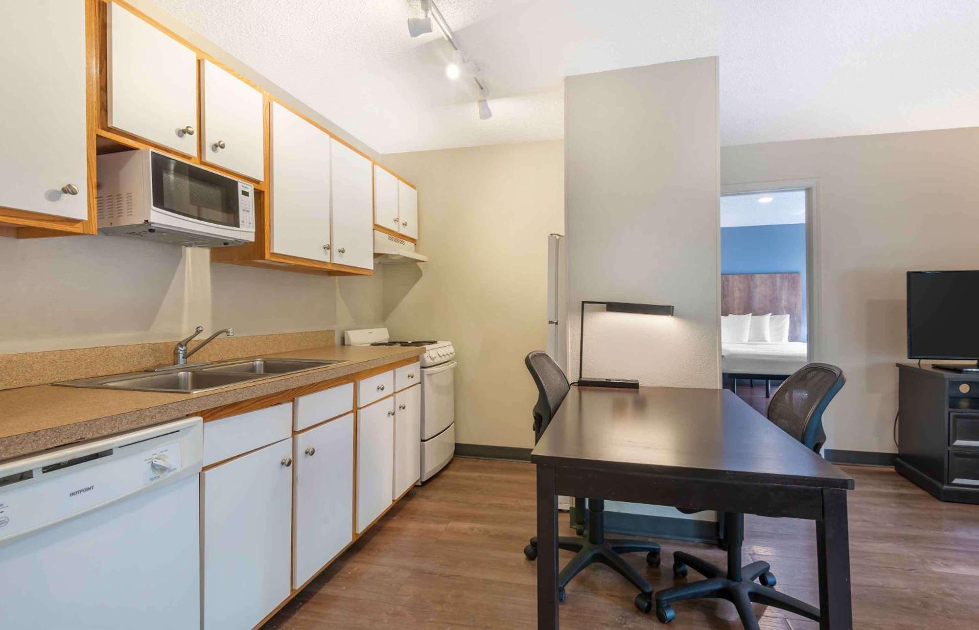 Extended Stay America Select Suites - Charlotte - University Place - E Mccullough Dr Ngoại thất bức ảnh