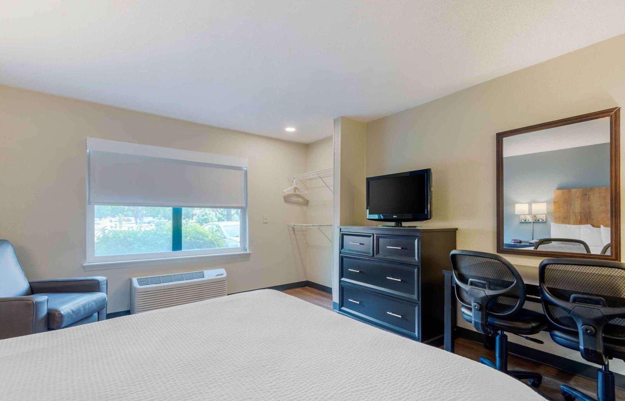 Extended Stay America Select Suites - Charlotte - University Place - E Mccullough Dr Ngoại thất bức ảnh