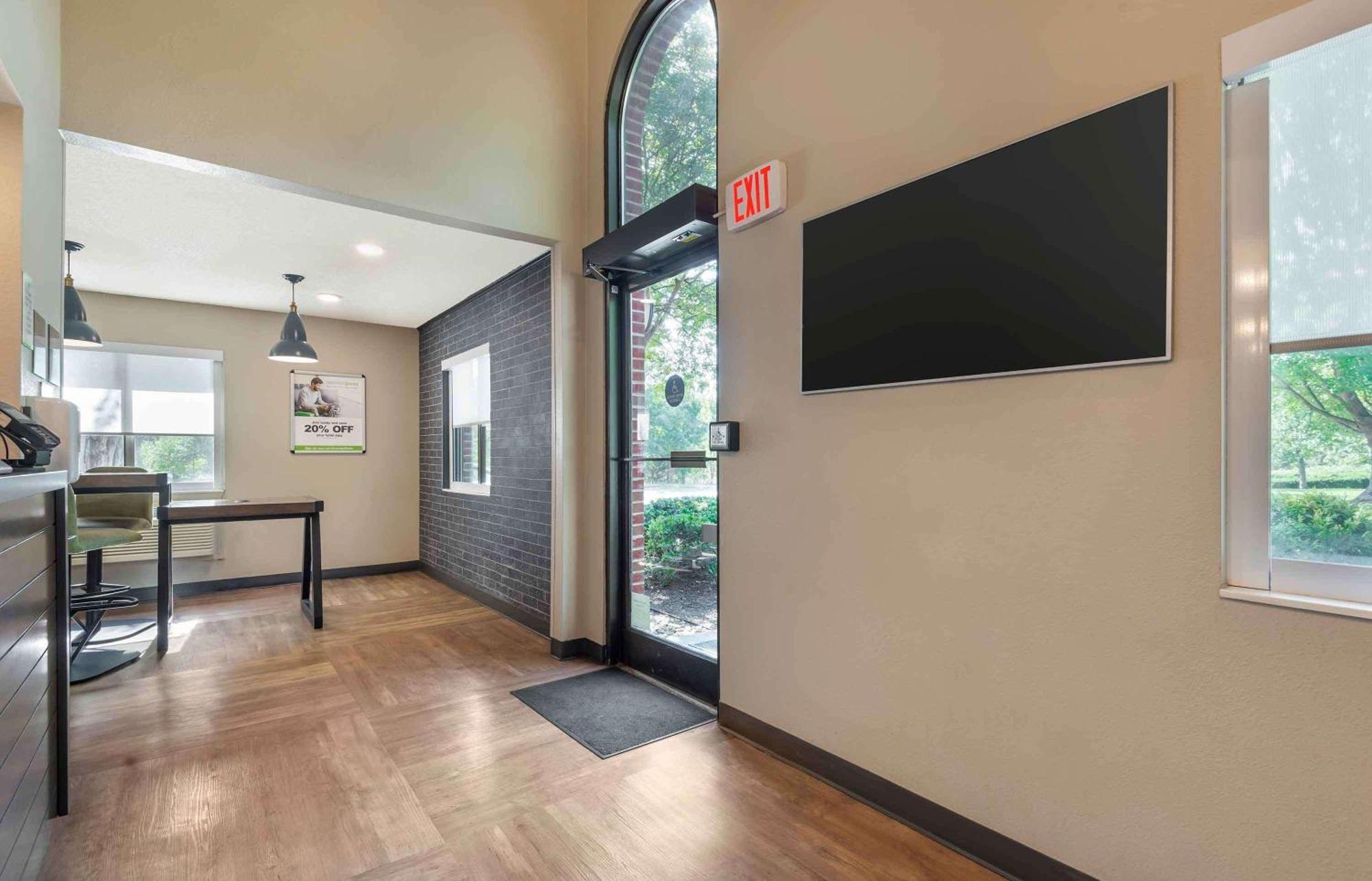Extended Stay America Select Suites - Charlotte - University Place - E Mccullough Dr Ngoại thất bức ảnh
