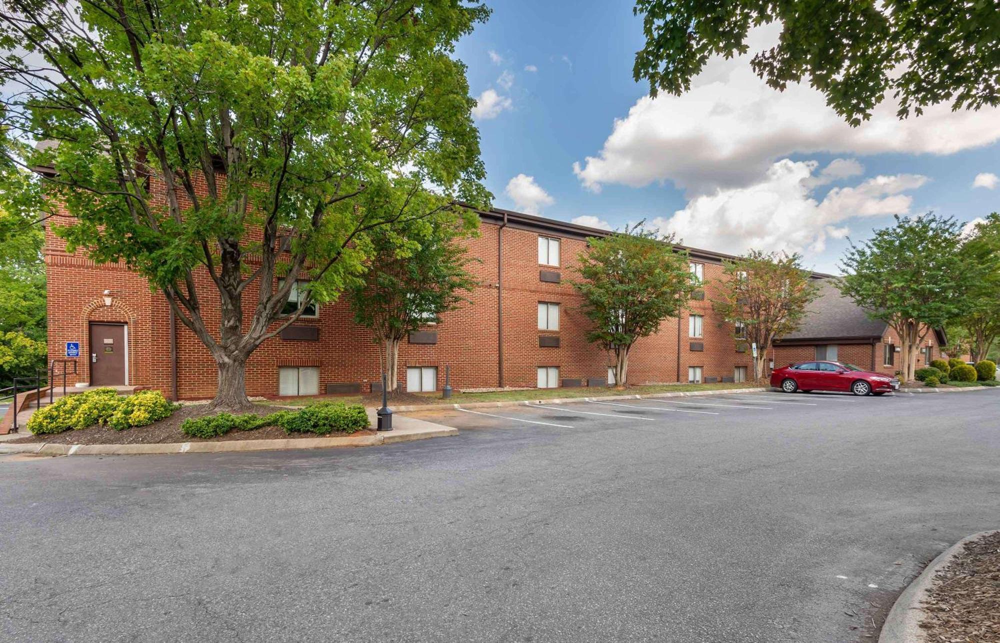 Extended Stay America Select Suites - Charlotte - University Place - E Mccullough Dr Ngoại thất bức ảnh
