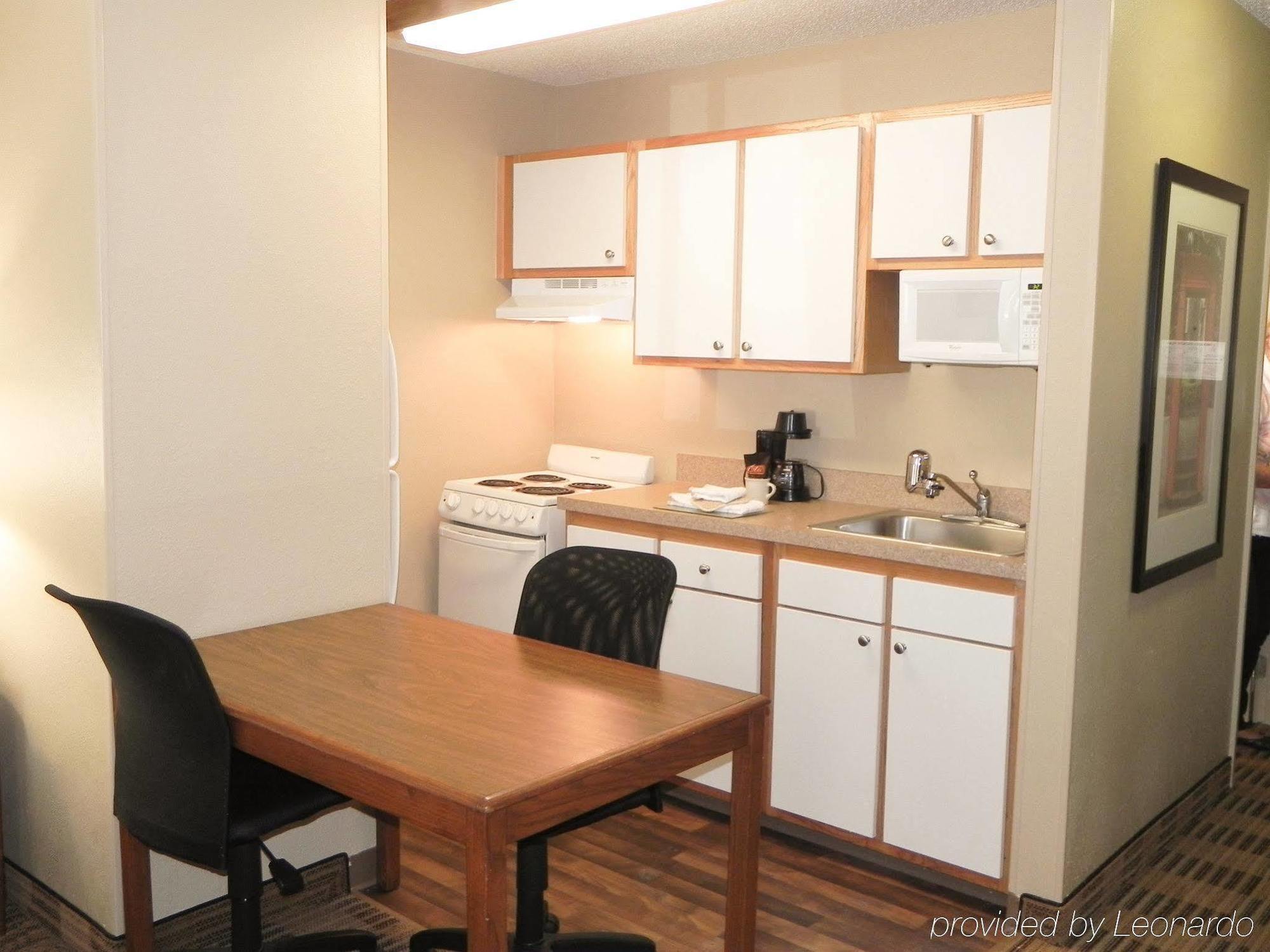 Extended Stay America Select Suites - Charlotte - University Place - E Mccullough Dr Ngoại thất bức ảnh